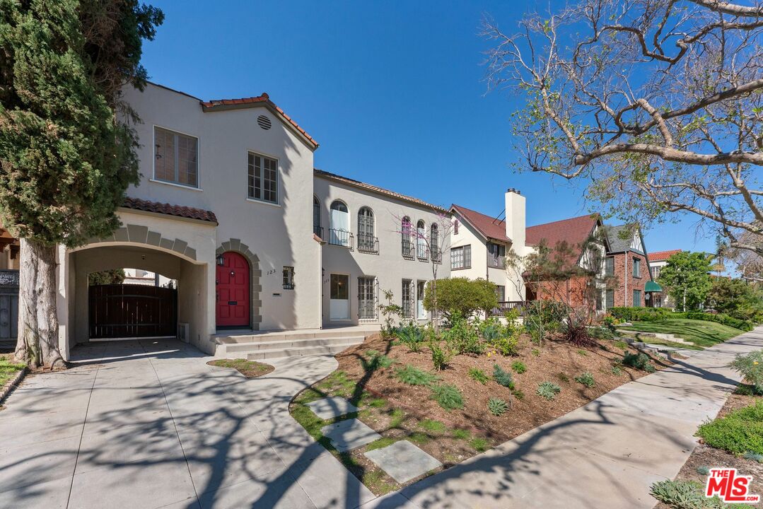 125 N Orange Dr