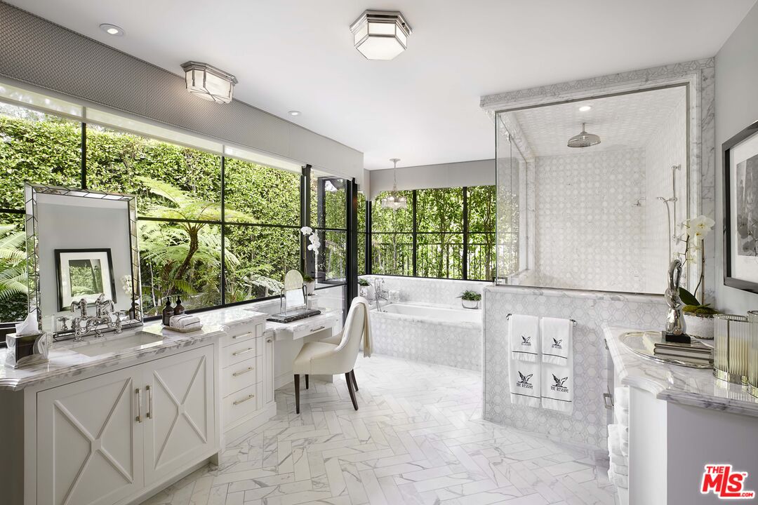 107 Delfern Dr, Holmby Hills