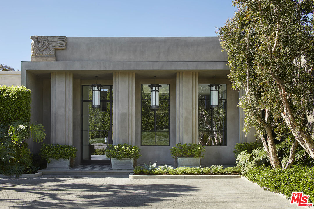 107 Delfern Dr, Holmby Hills