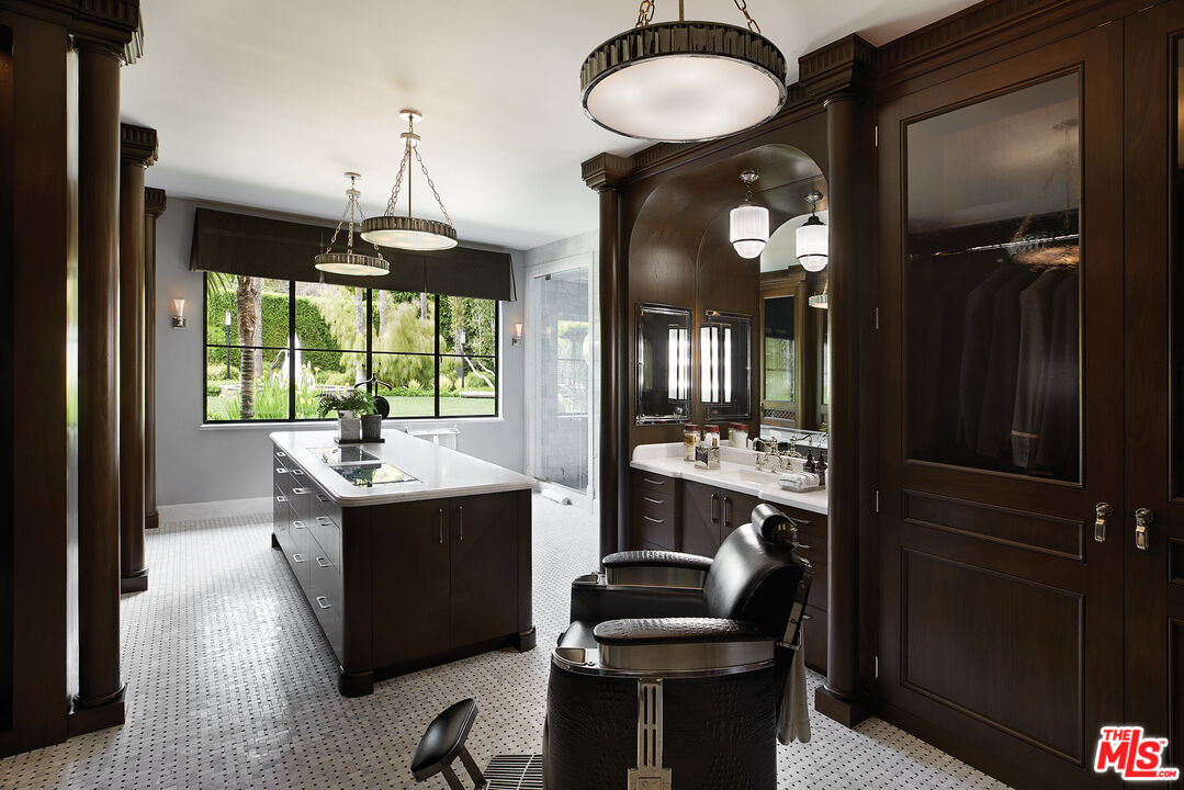 107 Delfern Dr, Holmby Hills