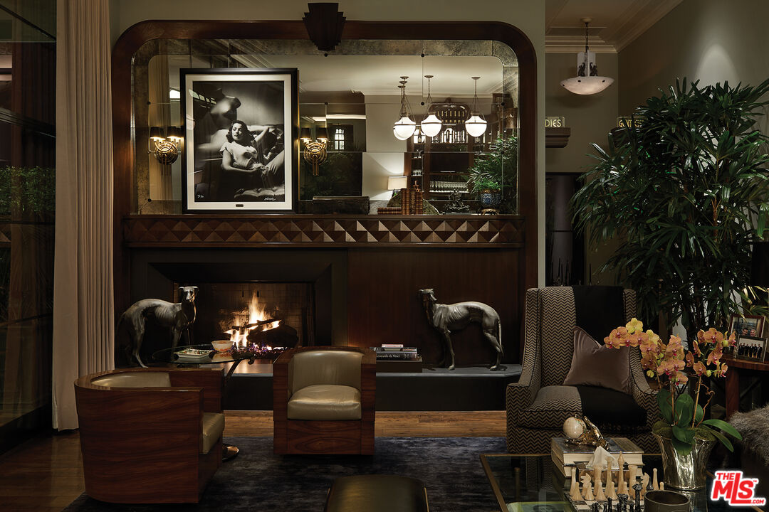 107 Delfern Dr, Holmby Hills