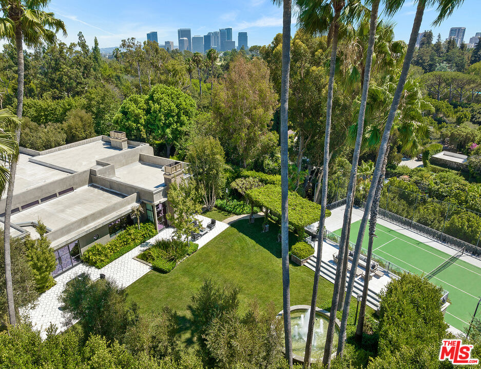 107 Delfern Dr, Holmby Hills