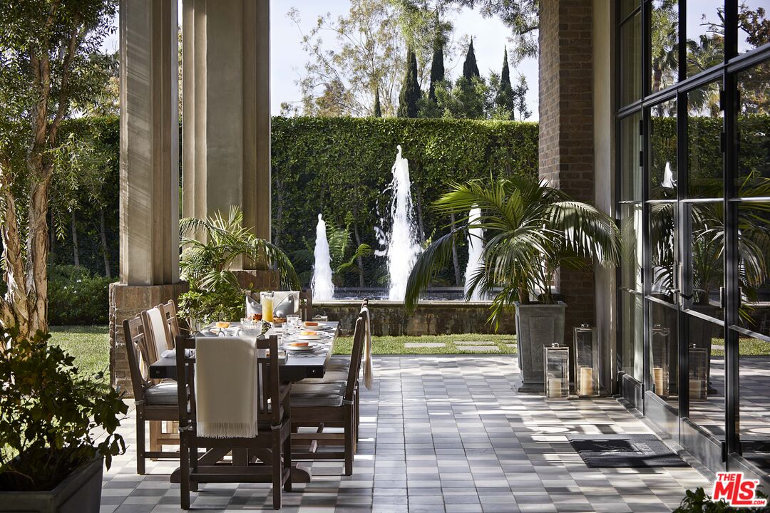 107 Delfern Dr, Holmby Hills