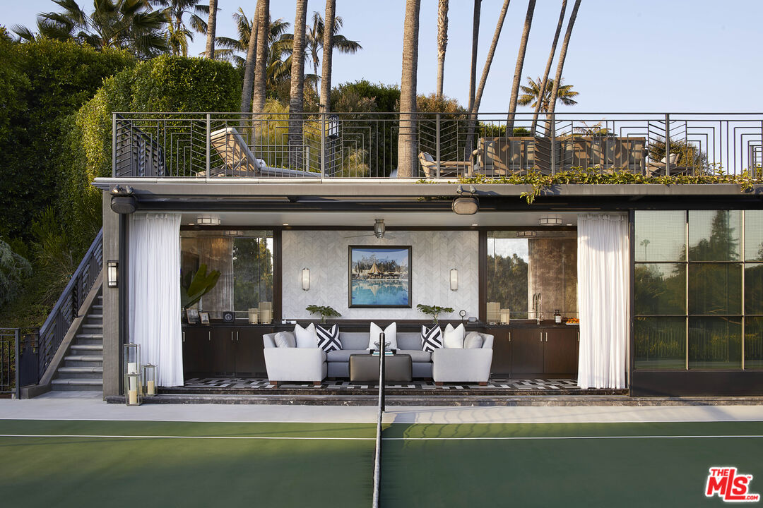 107 Delfern Dr, Holmby Hills