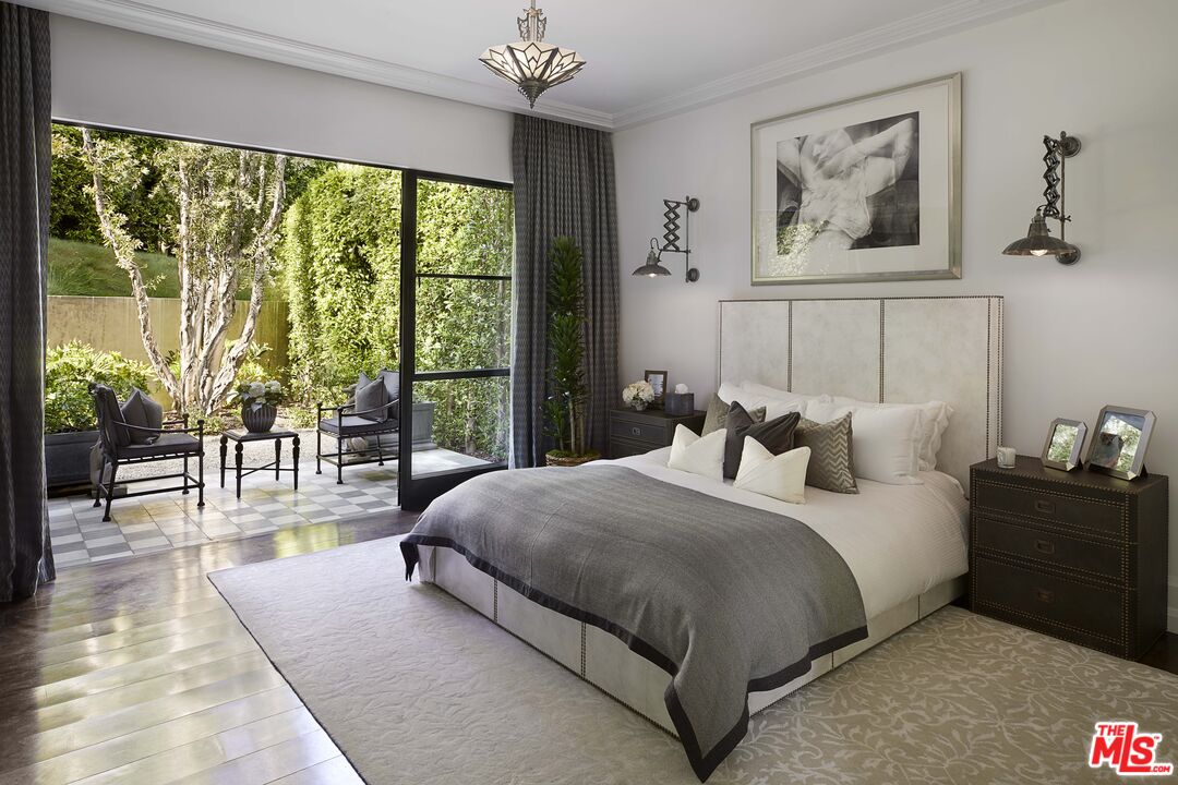 107 Delfern Dr, Holmby Hills