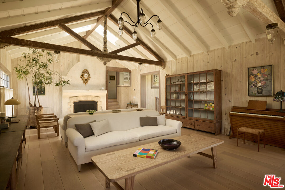 239 W Channel Rd, Santa Monica