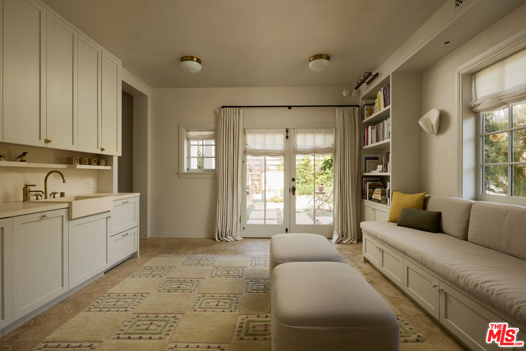 239 W Channel Rd, Santa Monica