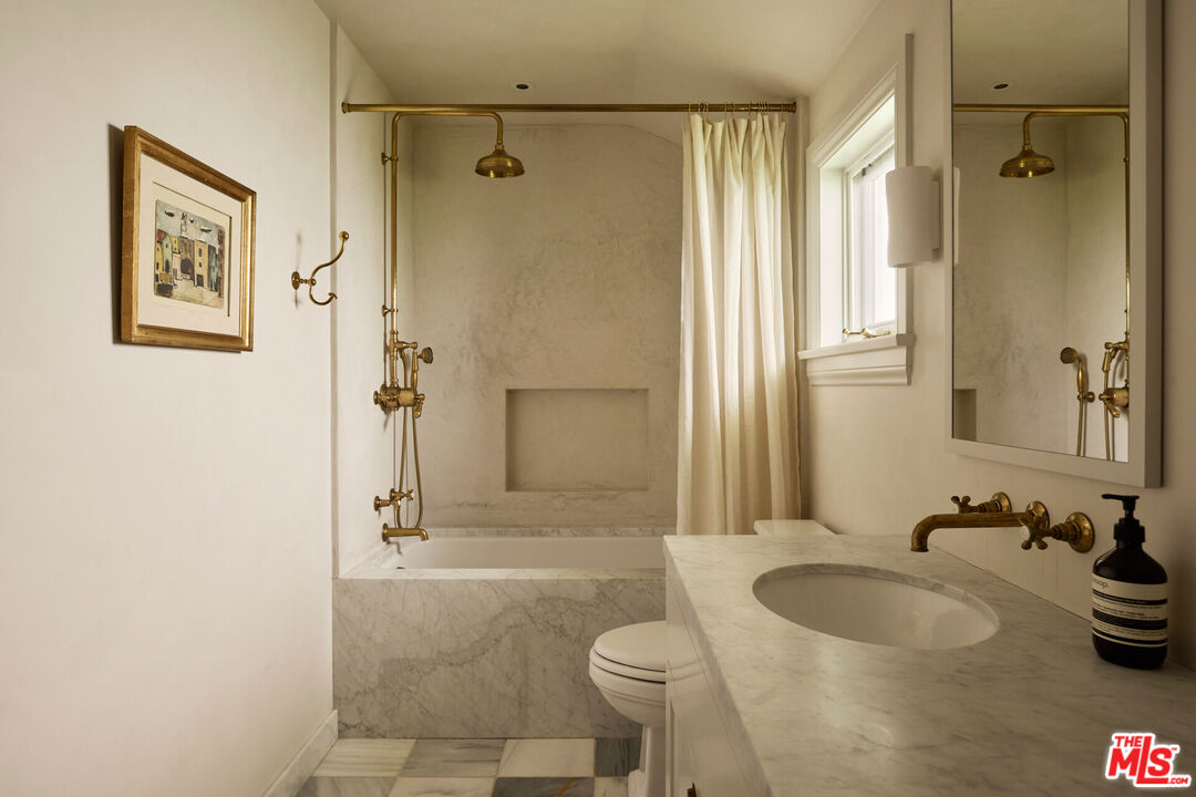 239 W Channel Rd, Santa Monica