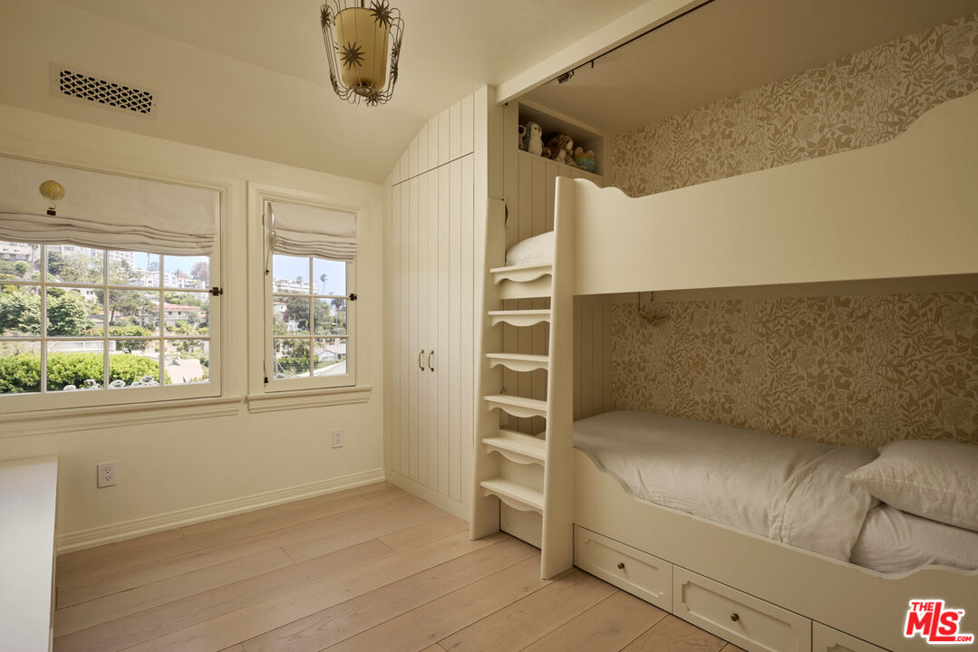 239 W Channel Rd, Santa Monica