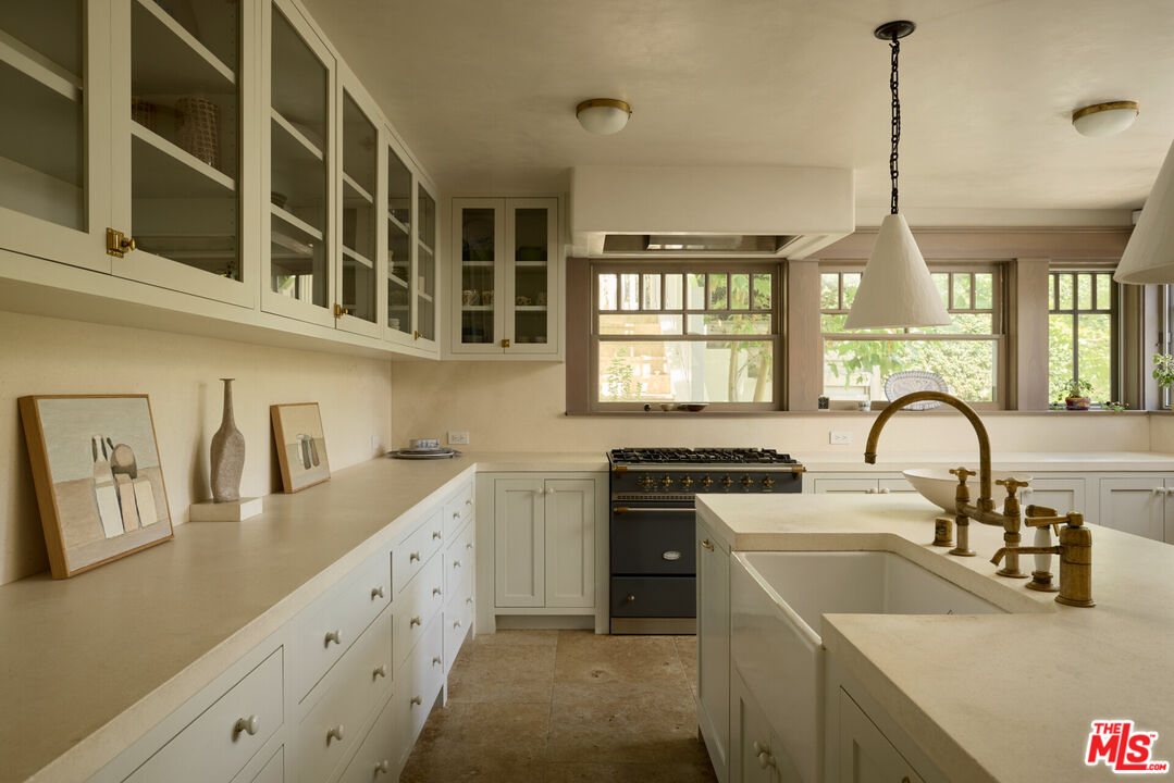 239 W Channel Rd, Santa Monica