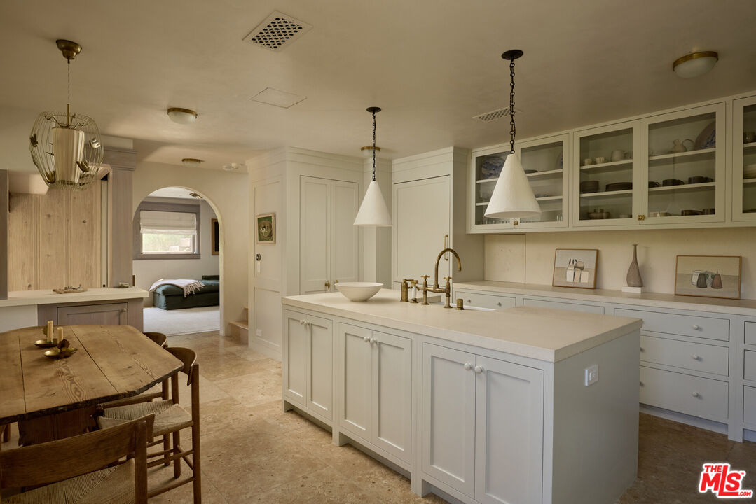 239 W Channel Rd, Santa Monica