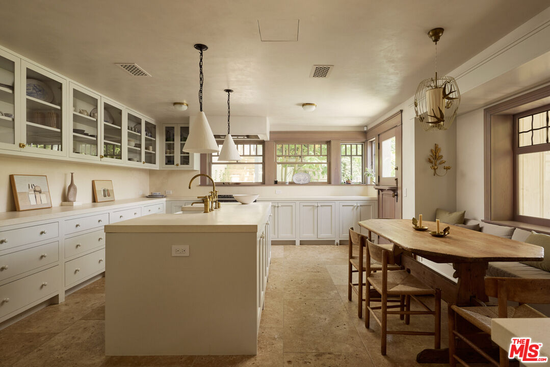 239 W Channel Rd, Santa Monica