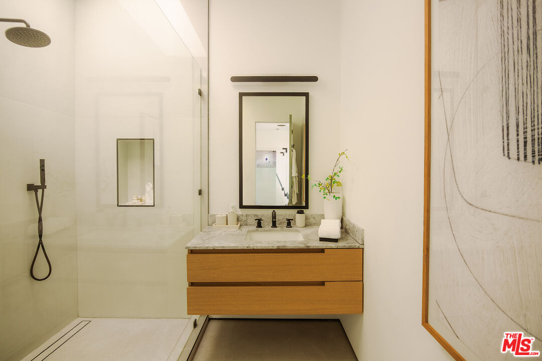 13331 Mulholland Dr, Beverly Hills