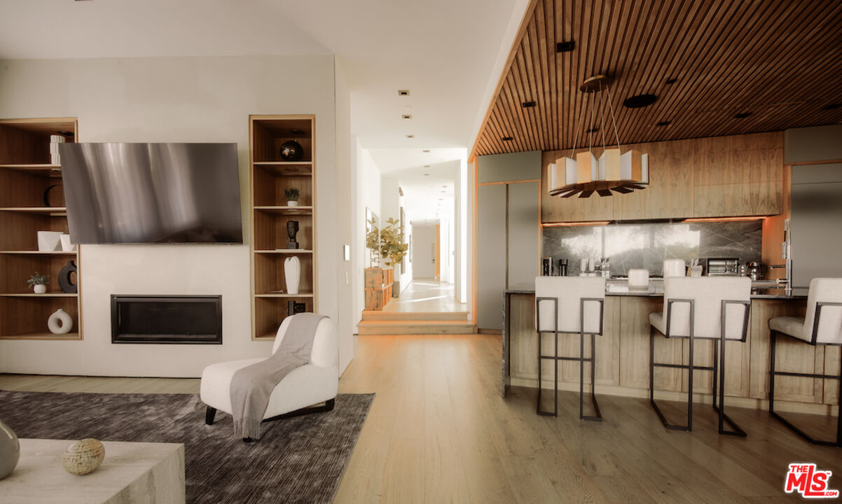 13331 Mulholland Dr, Beverly Hills