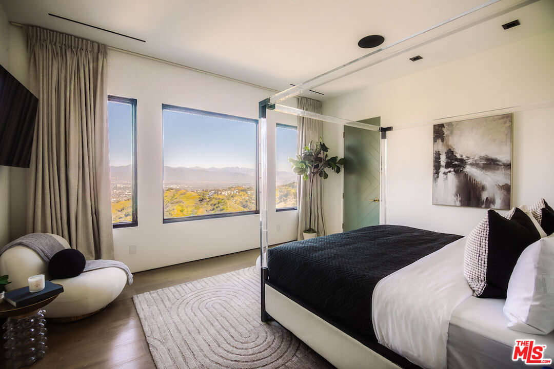 13331 Mulholland Dr, Beverly Hills