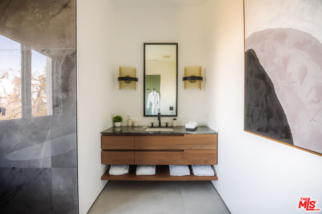 13331 Mulholland Dr, Beverly Hills