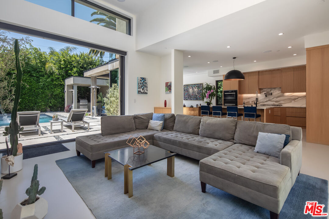 631 N Curson Ave, Beverly Grove 