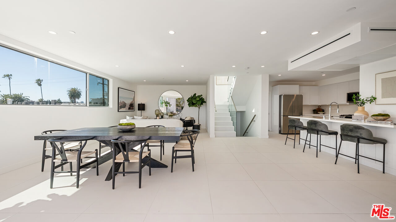 621 N Kings Rd Unit: 3