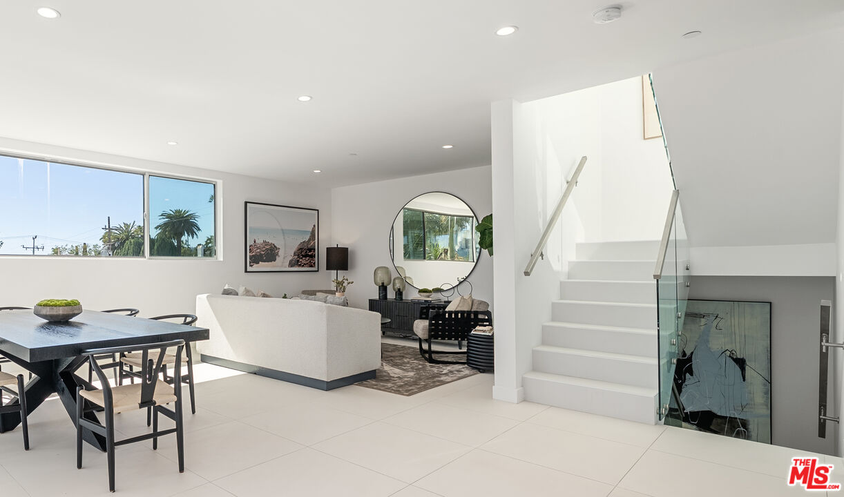 621 N Kings Rd Unit: 3