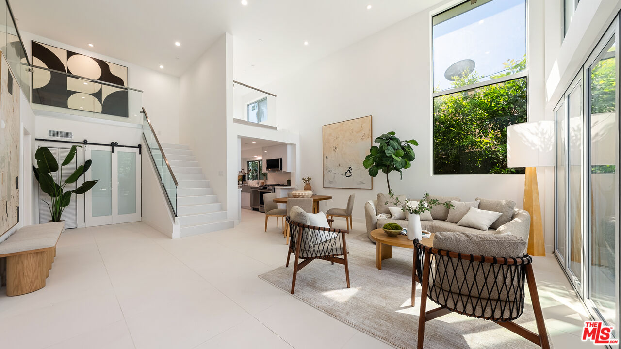 621 N Kings Rd Unit: 2