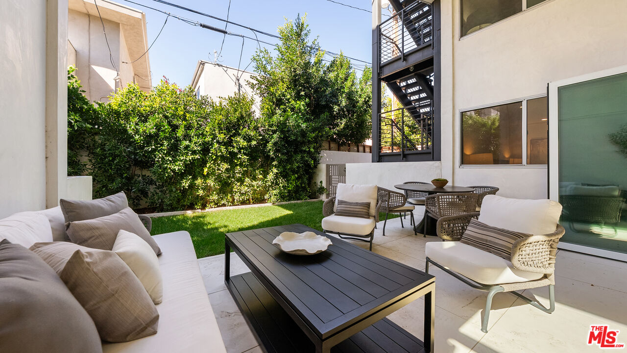 621 N Kings Rd Unit: 2