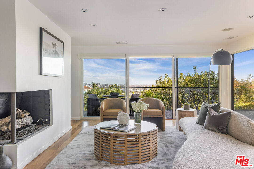 7933 Fareholm Dr, Hollywood Hills