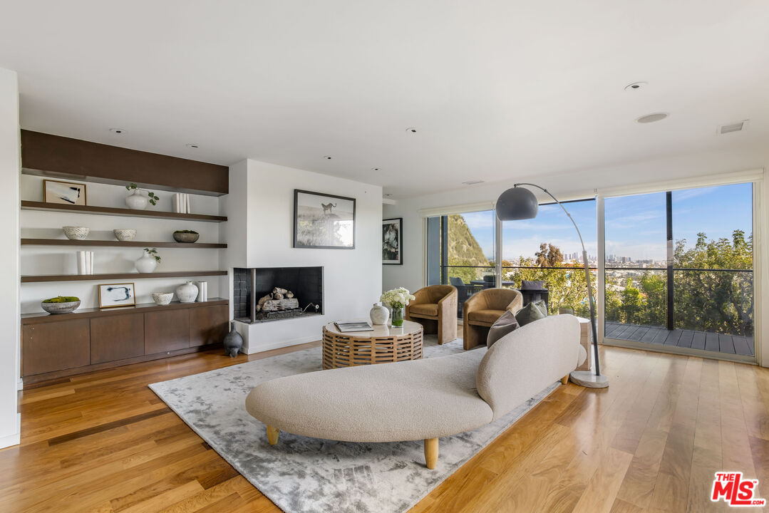 7933 Fareholm Dr, Hollywood Hills