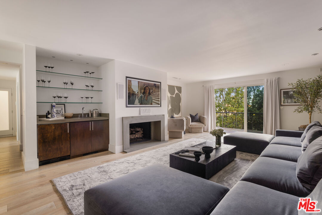 7933 Fareholm Dr, Hollywood Hills