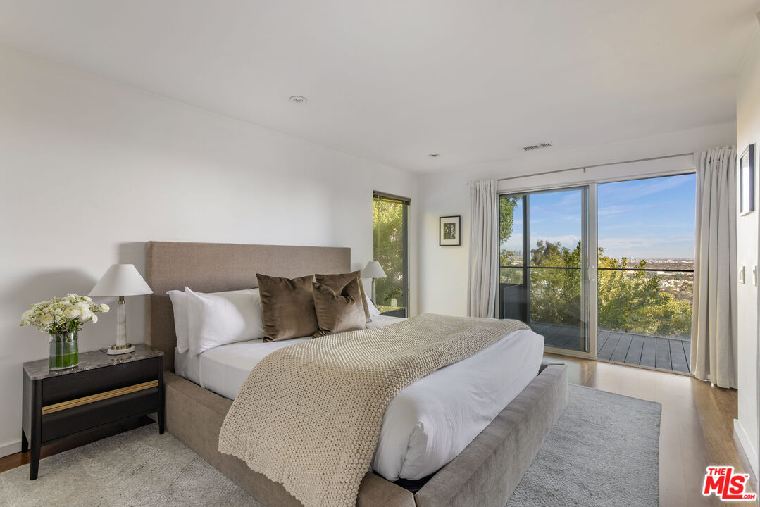 7933 Fareholm Dr, Hollywood Hills