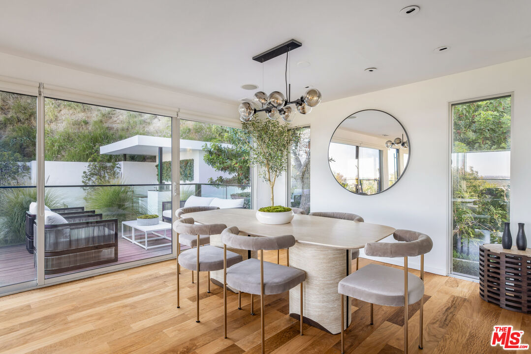 7933 Fareholm Dr, Hollywood Hills