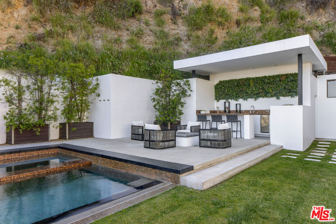 7933 Fareholm Dr, Hollywood Hills