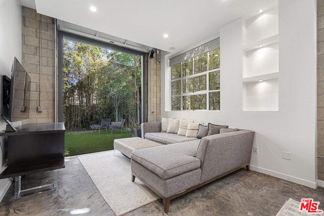 710 N Orlando Ave Unit: 104