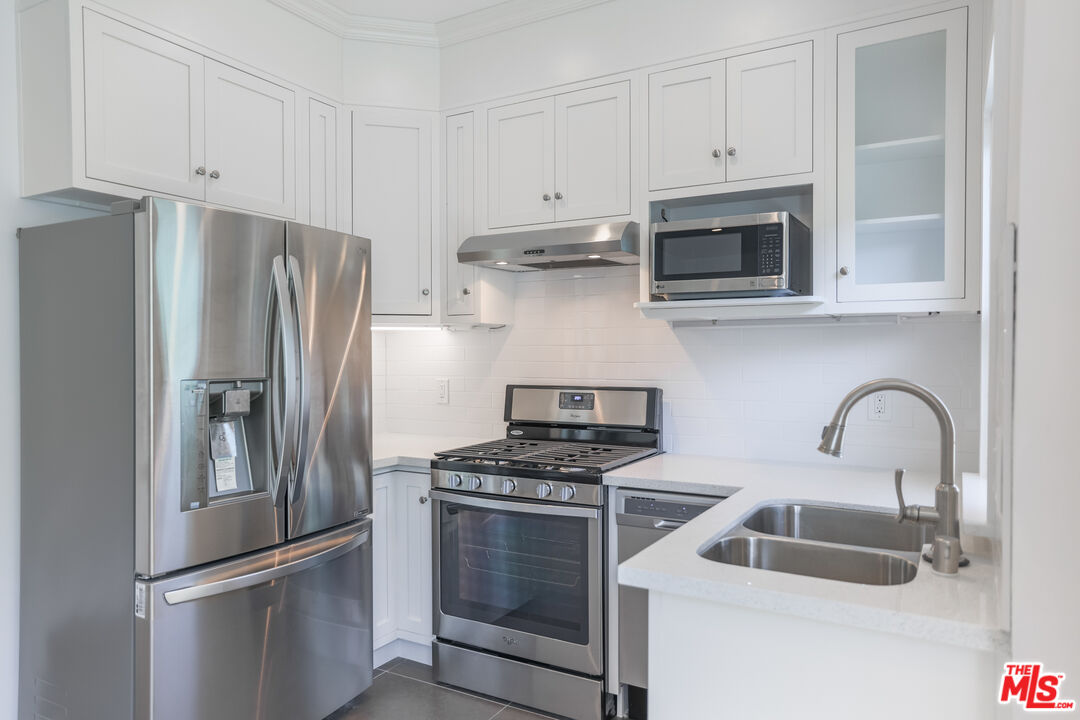 31 Breeze Ave Unit: B, Venice