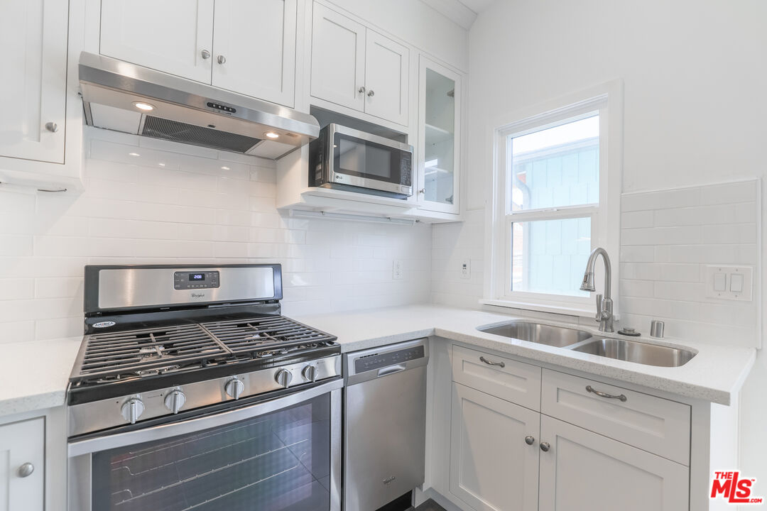 31 Breeze Ave Unit: B, Venice