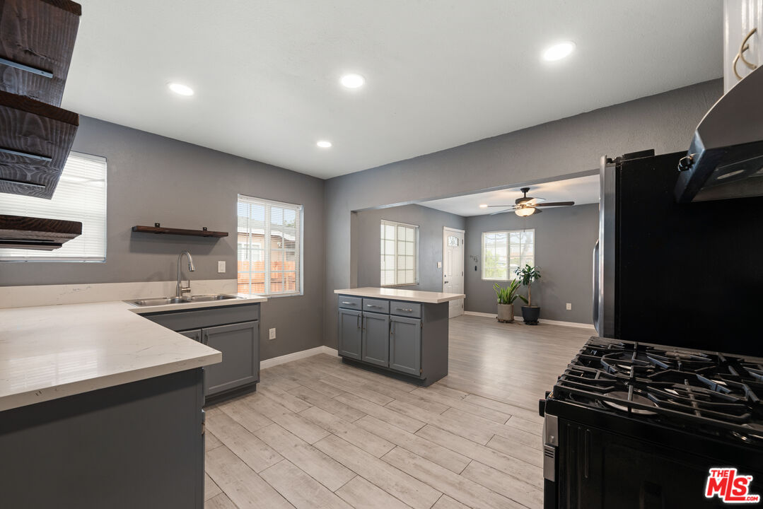 4022 W 161st St, Lawndale