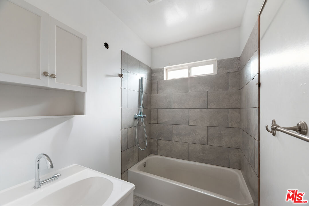 4022 W 161st St, Lawndale