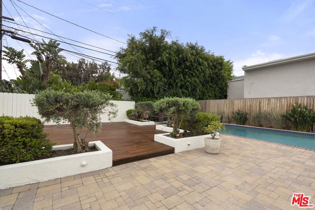 451 Westmount Dr, West Hollywood