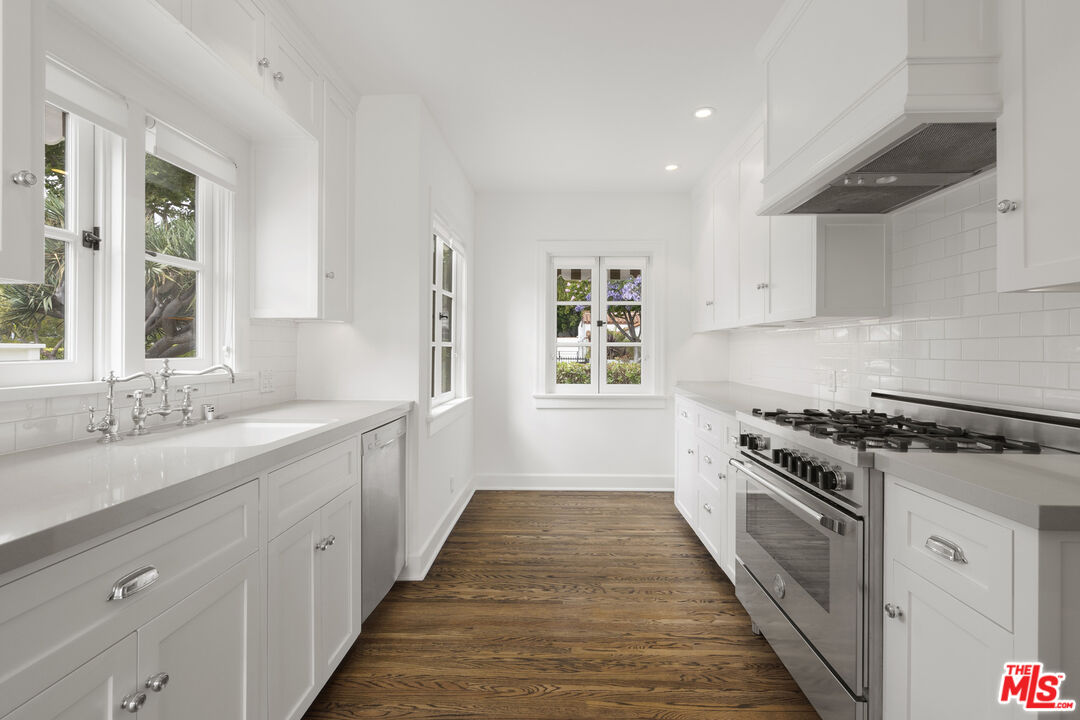 451 Westmount Dr, West Hollywood