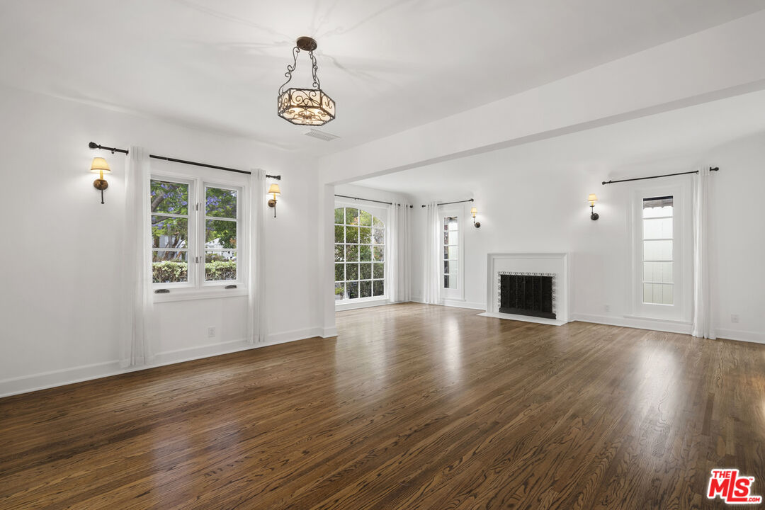 451 Westmount Dr, West Hollywood