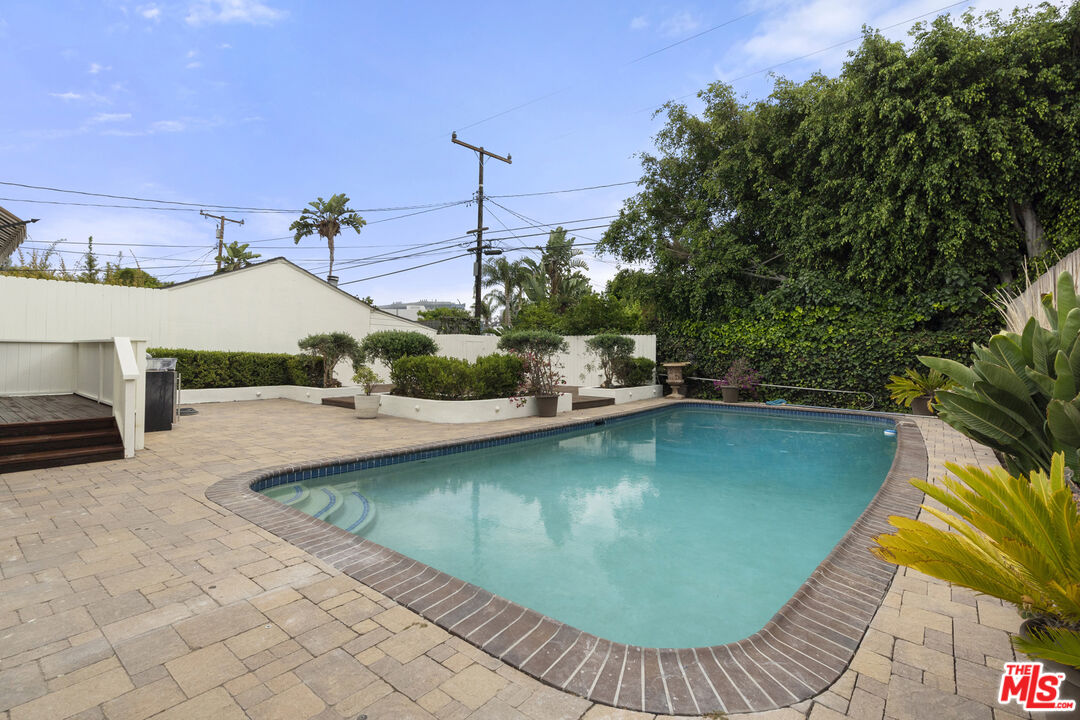 451 Westmount Dr, West Hollywood