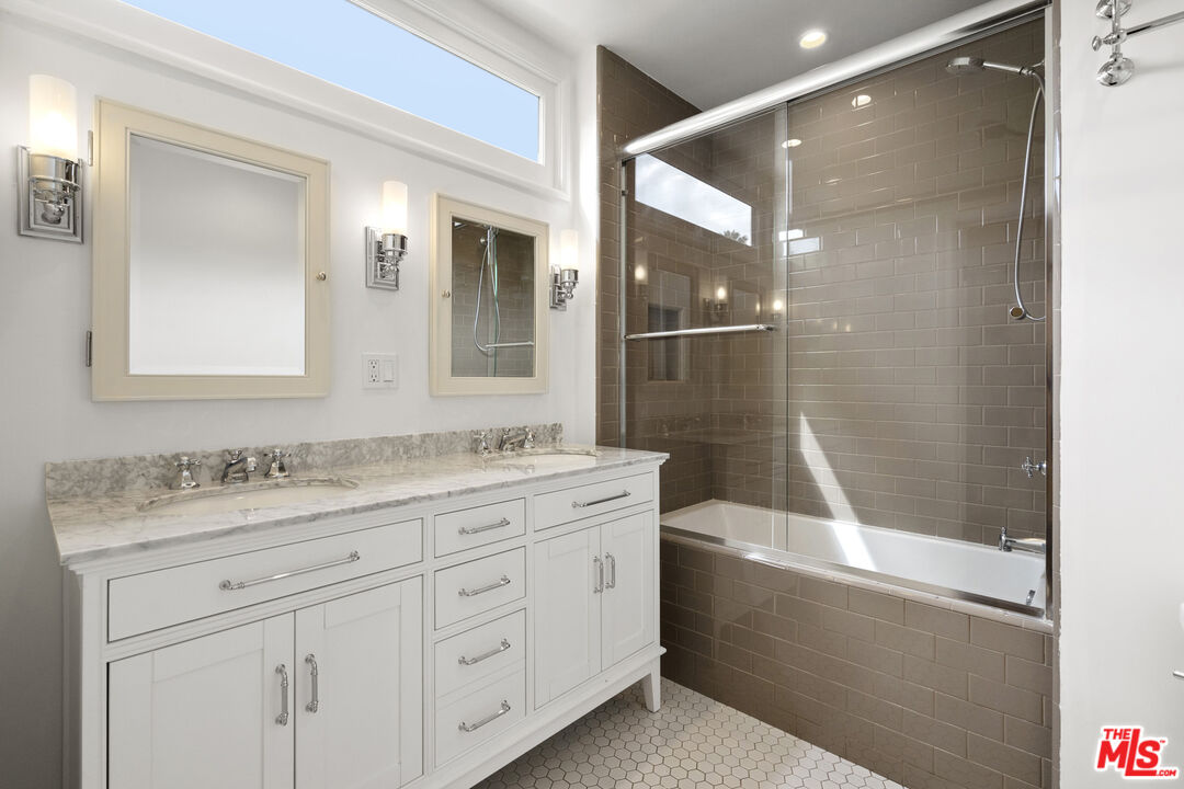 451 Westmount Dr, West Hollywood