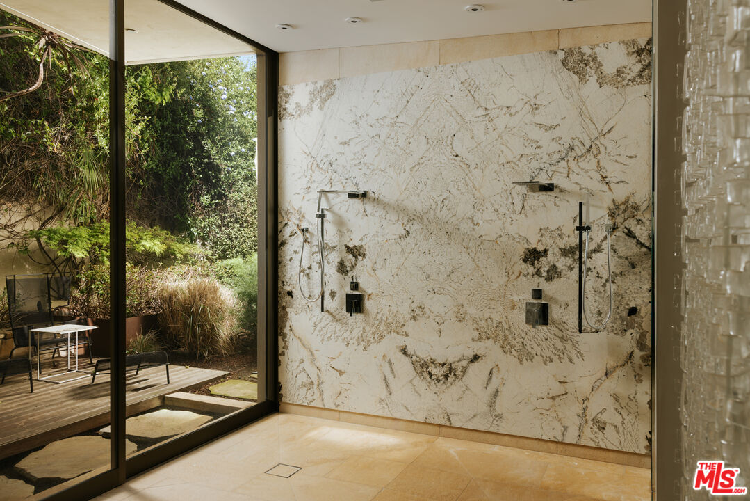 9233 Swallow Dr, West Hollywood