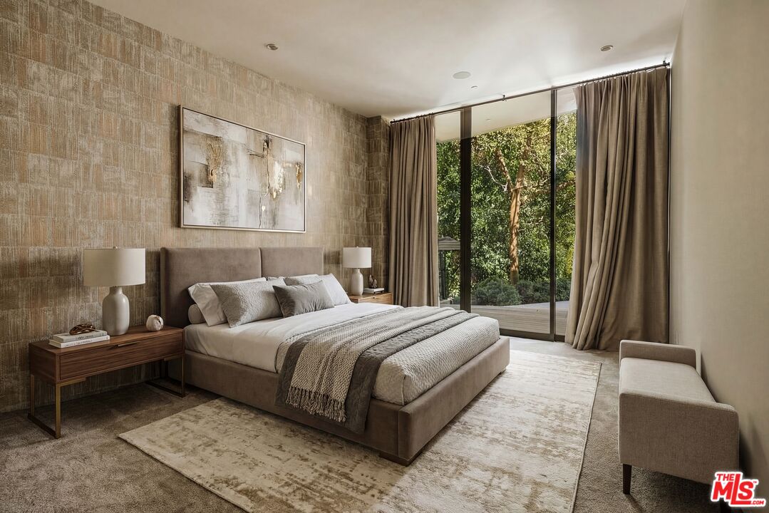 9233 Swallow Dr, West Hollywood