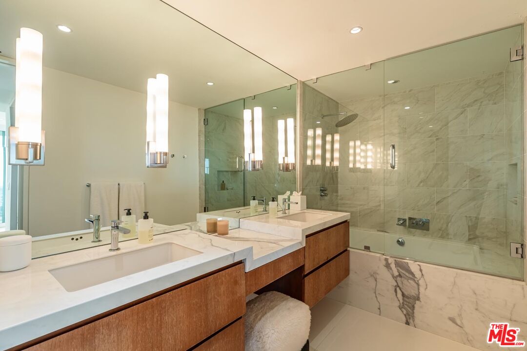 9255 Doheny Rd Unit: 1204