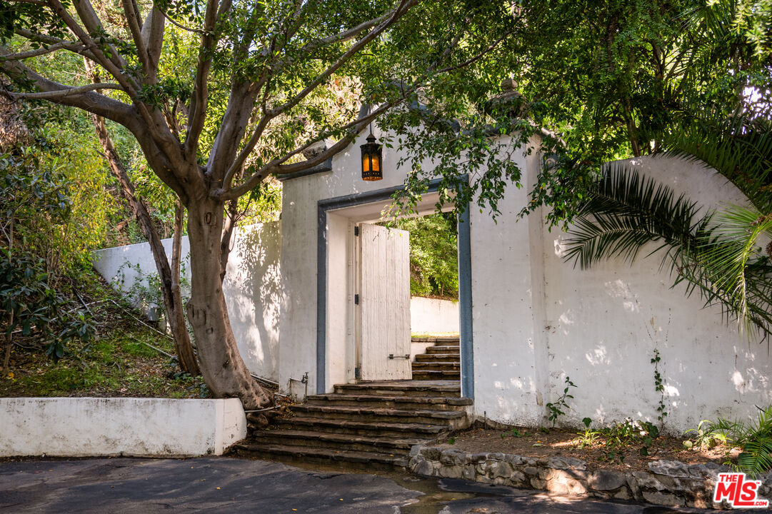 1196 Brooklawn Dr, Holmby Hills