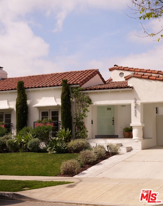 923 S Ogden Dr