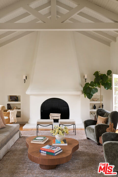923 S Ogden Dr