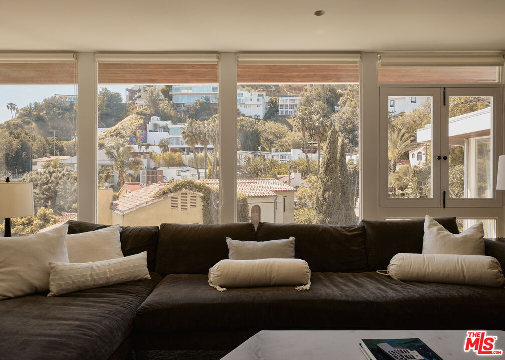 8593 Hollywood Blvd, Hollywood Hills