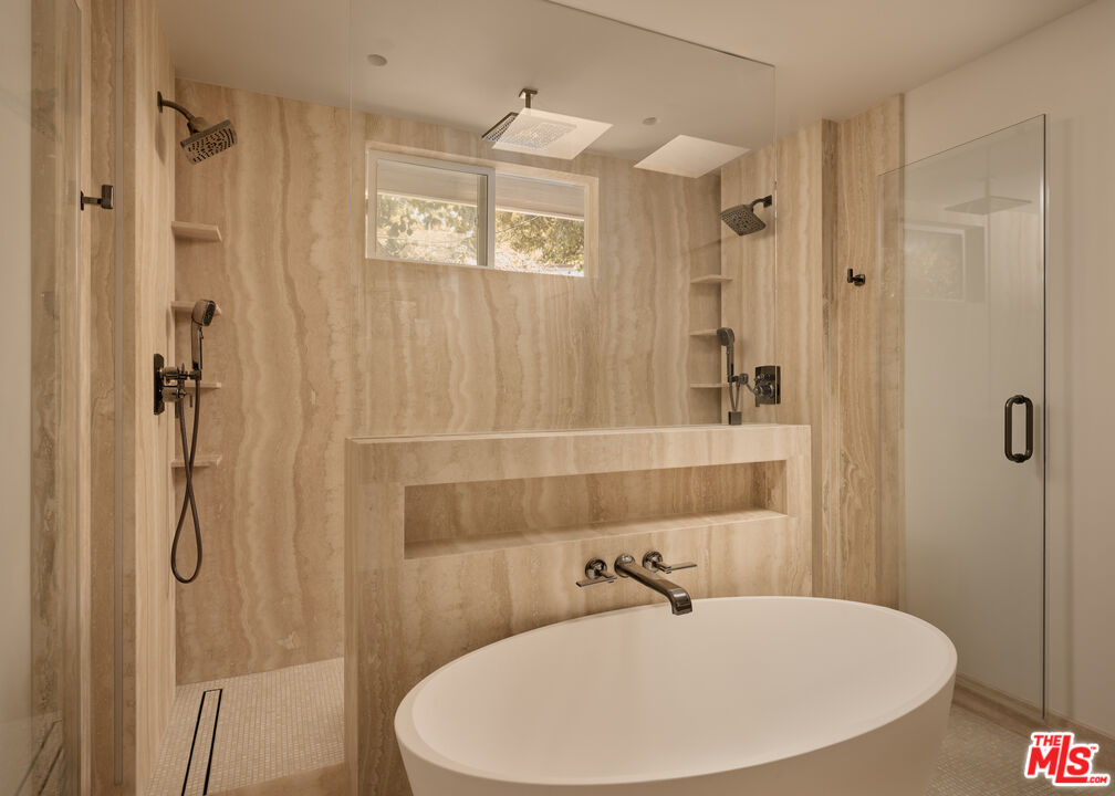 8593 Hollywood Blvd, Hollywood Hills