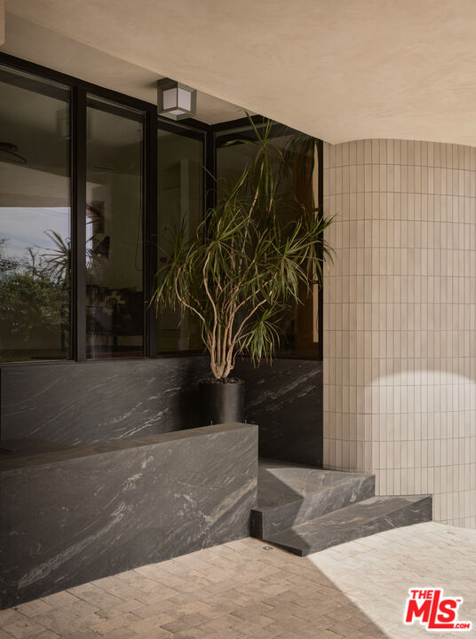 8593 Hollywood Blvd, Hollywood Hills